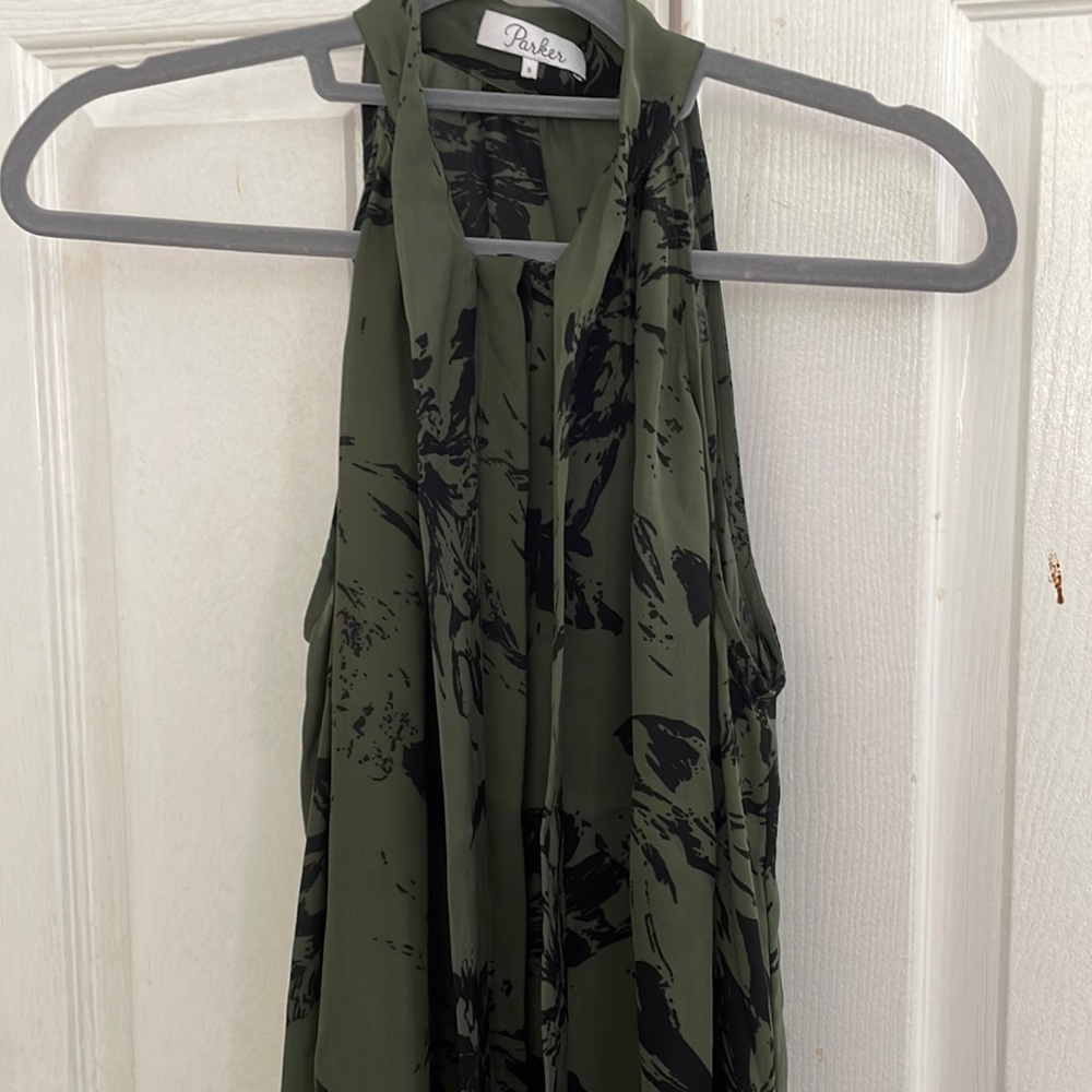 Silk Parker top size small
